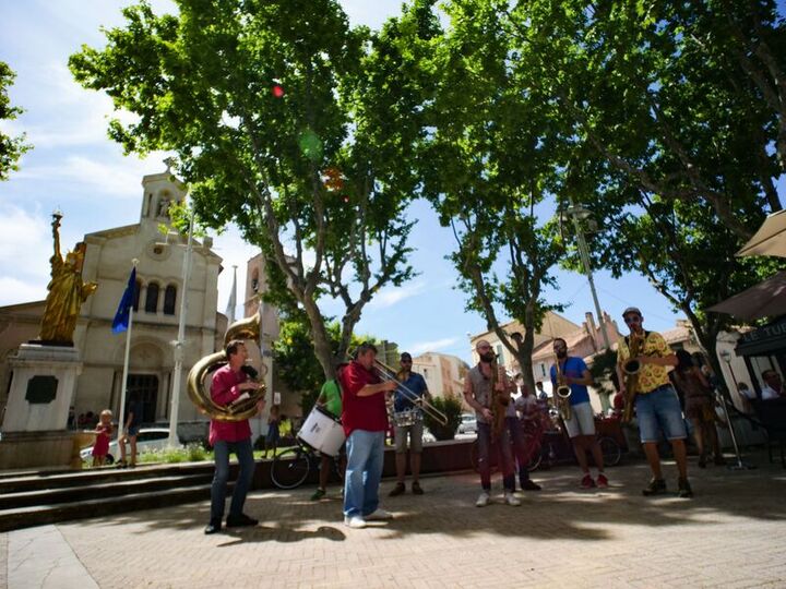 © Fête de la musique 2020 place Portalis - Office de tourisme de Saint-Cyr-sur-Mer / Joan Costeja