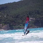 © Planche à voile dans la baie des Lecques - Office de tourisme de Saint-Cyr-sur-Mer / Joan Costeja