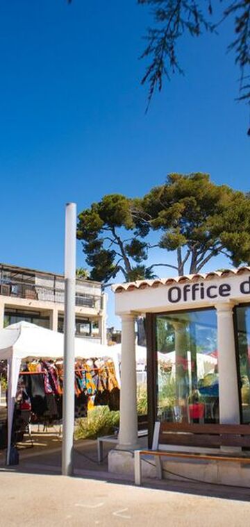 © Marché Saint Cyr les pieds dans l'eau - Office de tourisme de Saint-Cyr-sur-Mer / Joan Costeja