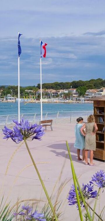 © Bibliothèque de plage - Office de tourisme de Saint-Cyr-sur-Mer / Joan Costeja