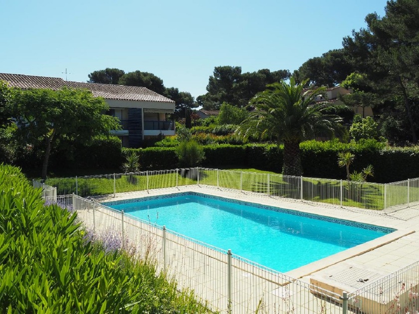 © Piscine - Oliver Annabel