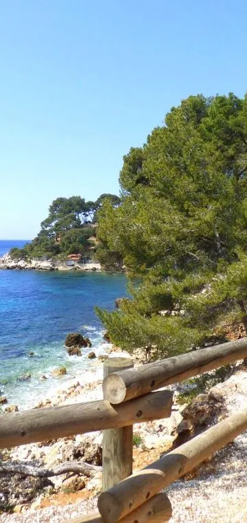 © Crique de l'Anglaise / The British Beach - Crique de l'anglaise Bandol