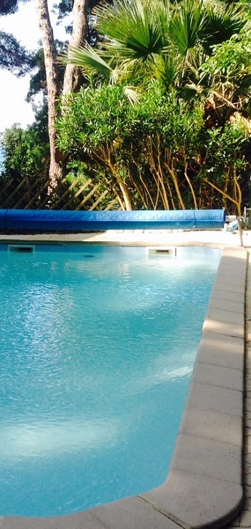 © Swimming pool - Badelon Bernard