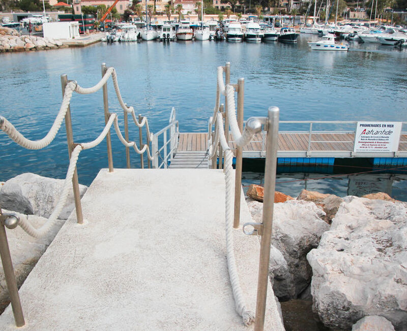 Promenade en mer commentée des 7 calanques  avec l'Atlantide