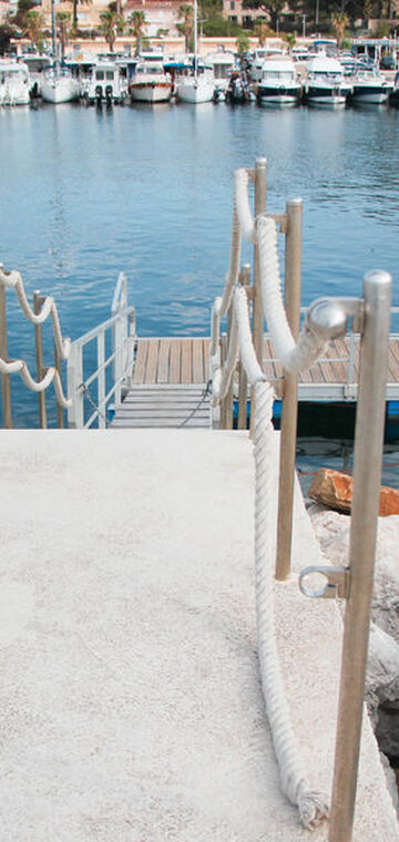 © Balade en mer commentée des calanques avec l'Atlantide - Office de Tourisme de Saint-Cyr-sur-Mer / Joan Costeja