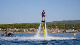 © Flyboard - Office de Tourisme de Saint-Cyr-sur-Mer / Joan Costeja