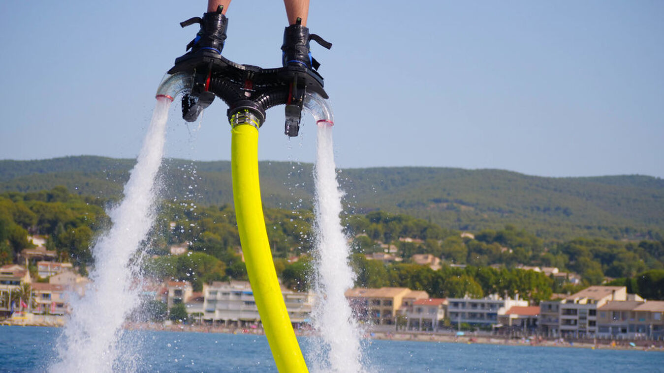 © Flyboard - Office de Tourisme de Saint-Cyr-sur-Mer / Joan Costeja
