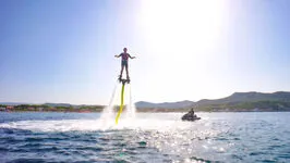© Flyboard - Office de Tourisme de Saint-Cyr-sur-Mer / Joan Costeja