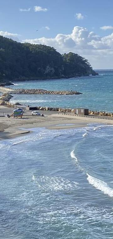 © Plage et port de la Madrague - BASSI - CAT 26