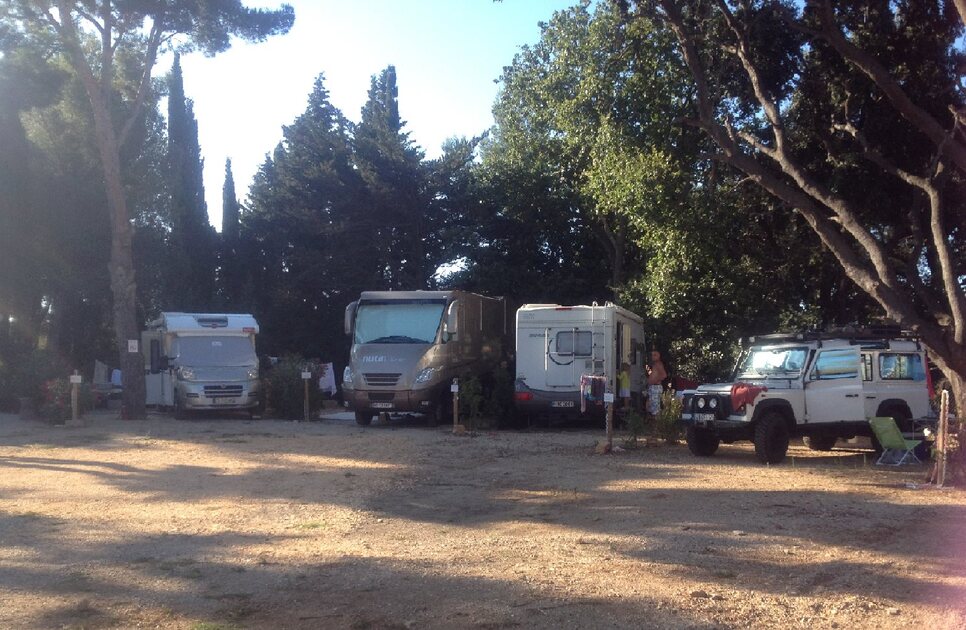 © Aire de camping-car - Centre Azur Sanary - Centre Azur YMCA