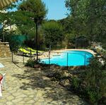 © petit déjeuner au bord de la piscine - Rampaud