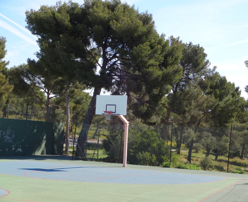 Jouer au basket