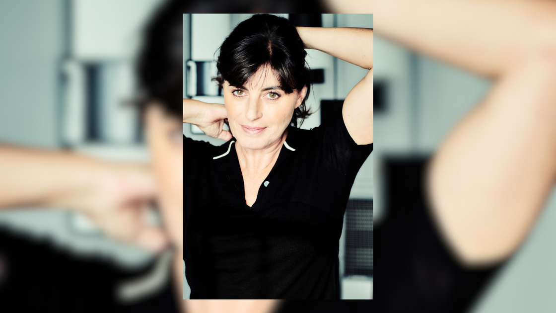 © Humour : Sandrine Sarroche, Nouveau spectacle | Théâtre Galli_Sanary-sur-Mer - Sandrine-Sarroche-scaled