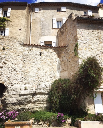 © Place des Remparts_Le Castellet - Mairie du Castellet
