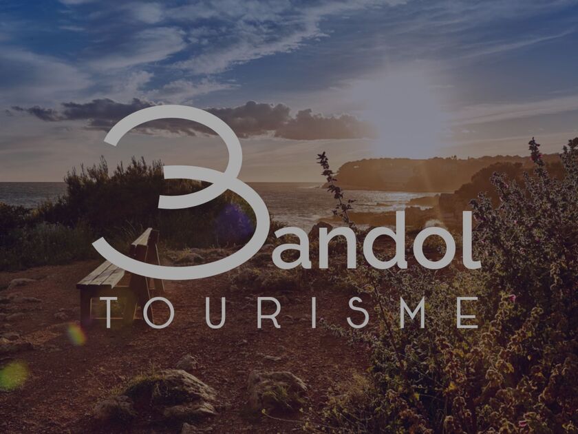 © Spectacle acrobatique et pyrotechnique_Bandol - Bandol Tourisme