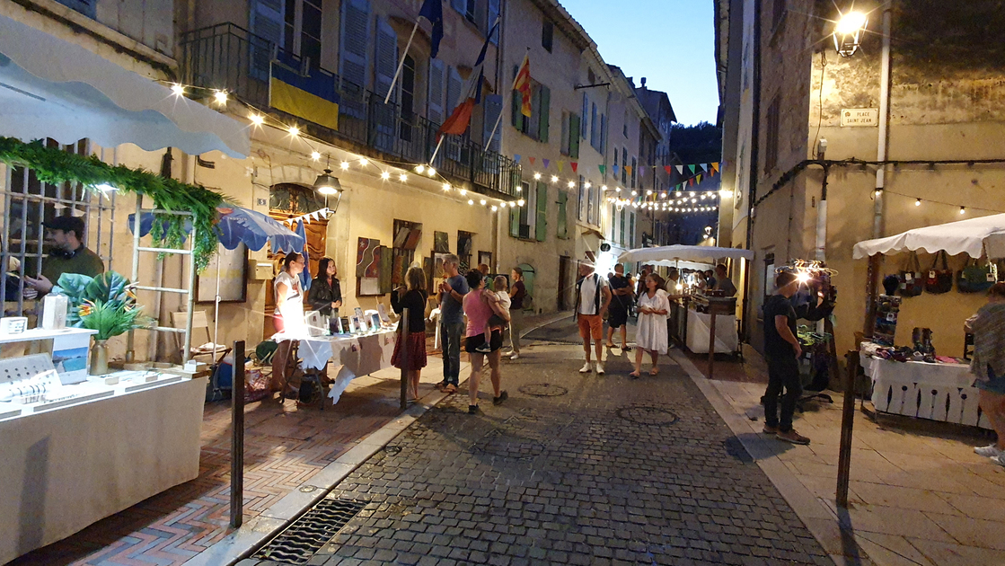 © Marché nocturne de Signes Artisans et Créateurs - mairie