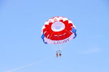 © Parasailing with Sanary parachute_Sanary-sur-Mer - Sanary Tourisme