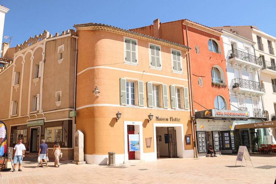 © Exposition de peinture : "Salon du petit format de Sanary"_Sanary-sur-Mer - Sanary Tourisme