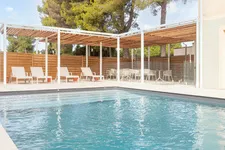© Logis Hôtel de Port d'Alon_Saint-Cyr-sur-Mer - Logis Hôtel de Port d'Alon_Saint-Cyr-sur-Mer