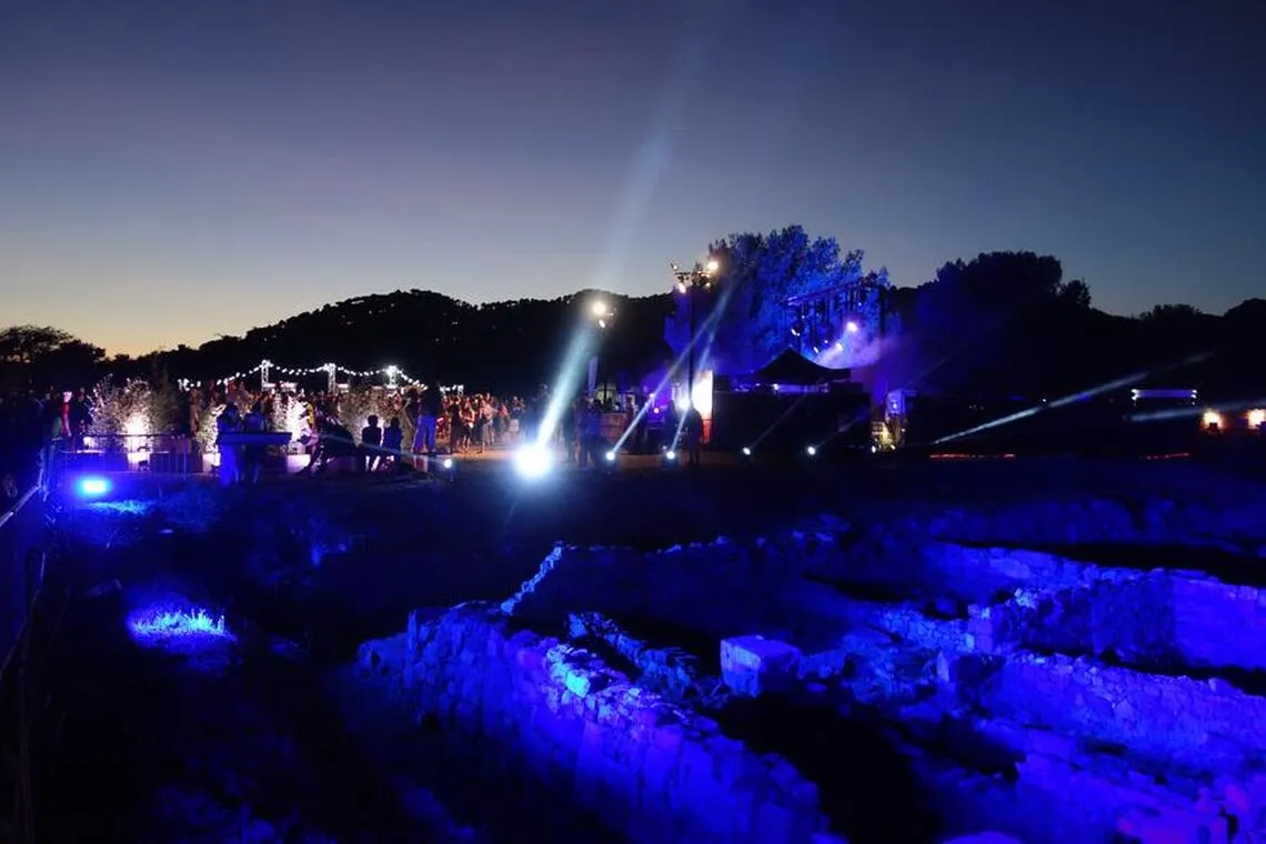 © Midi Festival_Hyères - Julien Veyssade