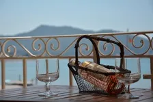 © Bienvenue La Provence les pieds dans l'eau - Anquetil