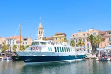 © Croix du Sud V - Accueil à quai_Sanary-sur-Mer - Sanary Tourisme