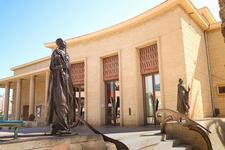 © Statues de femmes guerrières massaï_Sanary-sur-Mer - Sanary Tourisme