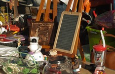 Brocante caritative par Sanary Solidarité_Sanary-sur-Mer