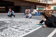 © Atelier Lettrage et fresque au sol avec Floya Jam | Festival des Arts Urbains_Sanary-sur-Mer - Ville de Sanary-sur-Mer
