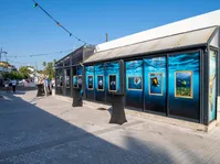 © Exposition en plein air aux terrasses du Nouveau Port_Saint-Cyr-sur-Mer - ©Office de tourisme de Saint-Cyr-sur-Mer / Inès da Fonséca