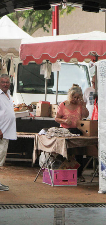 © Marché hebdomadaire - Office de Tourisme de Saint-Cyr-sur-Mer