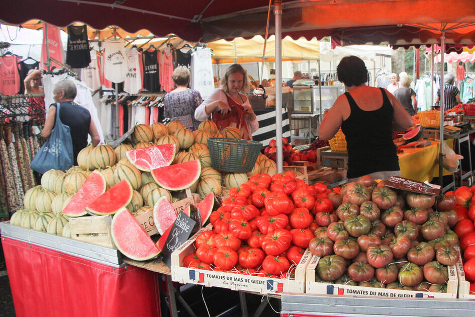 © Marché hebdomadaire - Office de Tourisme de Saint-Cyr-sur-Mer