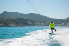 © Wakeboard or Wakesurf - New Gliss - Office de Tourisme de Saint-Cyr-sur-Mer