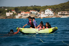 © Bouée tractée avec wake sensation - Office de tourisme de Saint-Cyr-sur-Mer