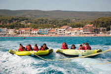 © Bouée tractée avec wake sensation - Office de tourisme de Saint-Cyr-sur-Mer
