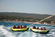 © Bouée tractée avec wake sensation - Office de tourisme de Saint-Cyr-sur-Mer