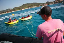 © Bouée tractée avec wake sensation - Office de tourisme de Saint-Cyr-sur-Mer