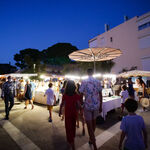© Marché des créateurs place de l'appel du 18 Juin - Office de tourisme de Saint-Cyr-sur-Mer / Joan Costeja