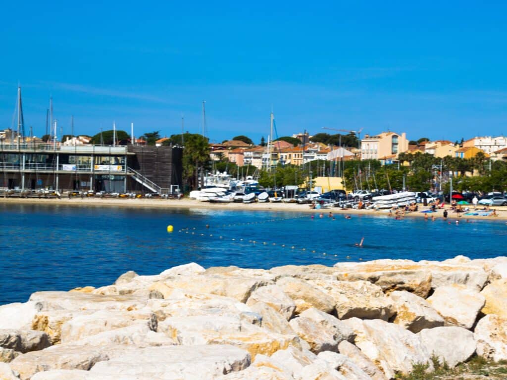 Relier villages à pied - plage centrale Bandol